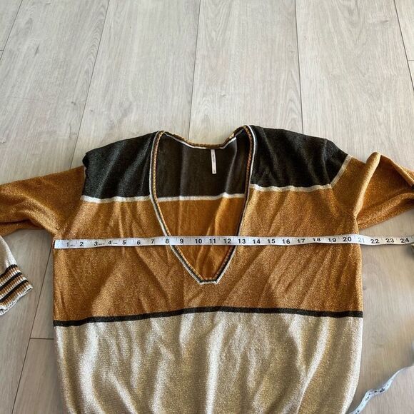 FREE PEOPLE Gold Dust Pullover Top in Moss size L - Picture 3 of 10